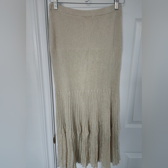 Gold Chacok Maxi A-Line Pleated Skirt - Picture 6 of 6